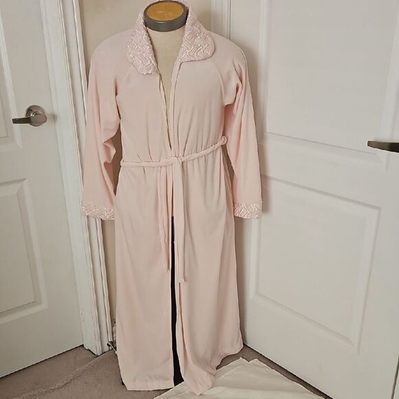Elegant Pink Women's Robe - Picture 1 of 16
